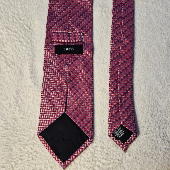 Hugo Boss Mens Pink Geometric 100% Silk Necktie Made In Italy - Picture 2 of 10